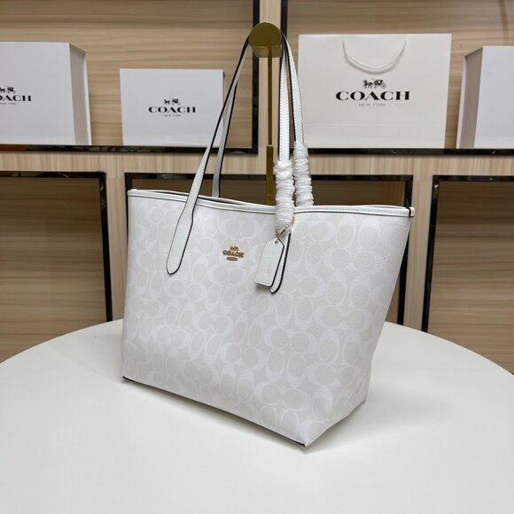 Coach City Tote Bag in Signature Canvas - Picture 4 of 10